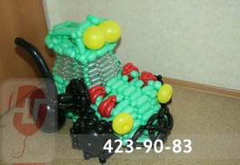 Фигура №52. Трактор из воздушных шаров. 1000 руб.