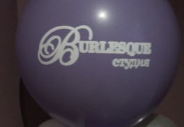 Брендированные колонны из воздушных шаров. Мультибрендовый магазин женской одежды Бурлеск.