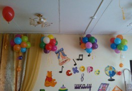 Оформление воздушными шарами выпускного в детском саду (10 шишек) + 25 гелиевых шаров. Стоимость - 3000 руб.